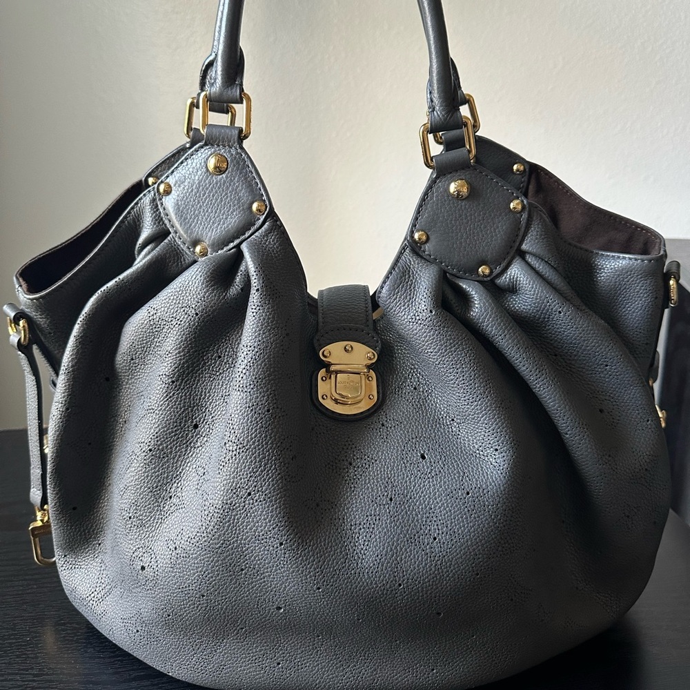 EUC LOUIS VUITTON MAHINA SOLAR GM